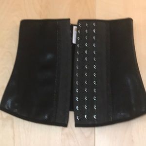 Ann Chery 3 Hook Black Metallic Waist Cincher